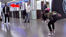 Une freestyleuse française défie Ronaldinho dans les couloirs du Parc des Princes