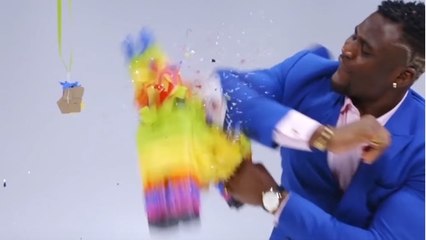 Regardez ce que Francis Ngannou fait d'une piñata à l'image de Stipe Miocic