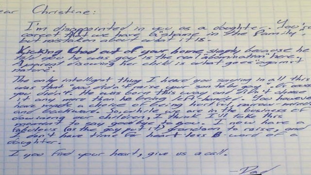 La lettre émouvante d'un grand-père qui défend son petit-fils gay contre sa fille homophobe