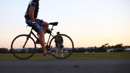 Record : Andrew Hellinga parcourt 337 km à l'envers sur un vélo !