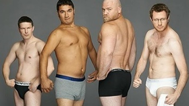 Ces hommes au physique ordinaire posent comme les plus grands mannequins