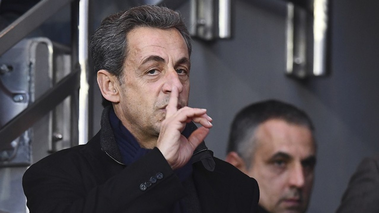 Nicolas Sarkozy sorti par la sécurité lors de Barça - PSG pour avoir provoqué les fans du Barça !