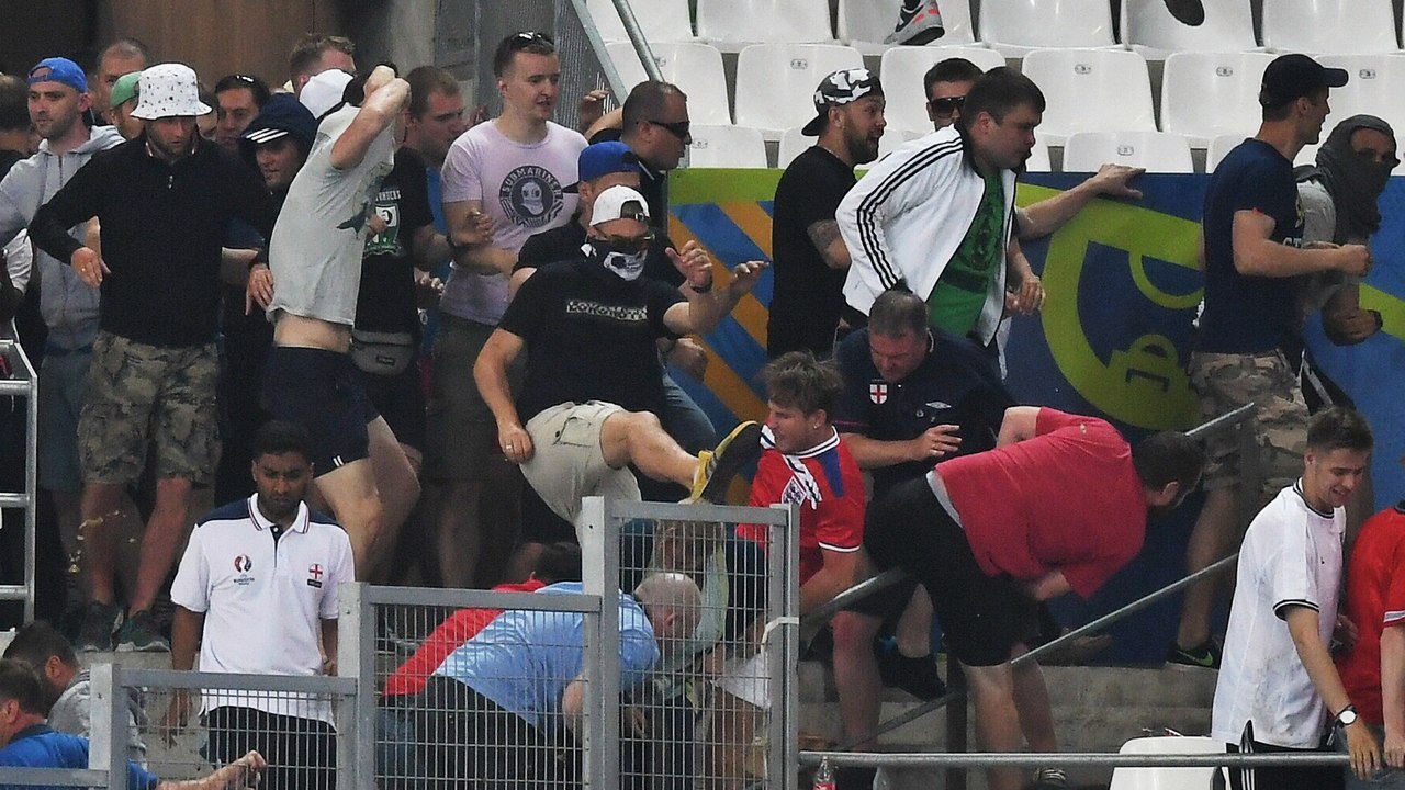 Les hooligans russes s'entraînent pour mettre une raclée aux supporters adverses lors de la prochaine Coupe du Monde