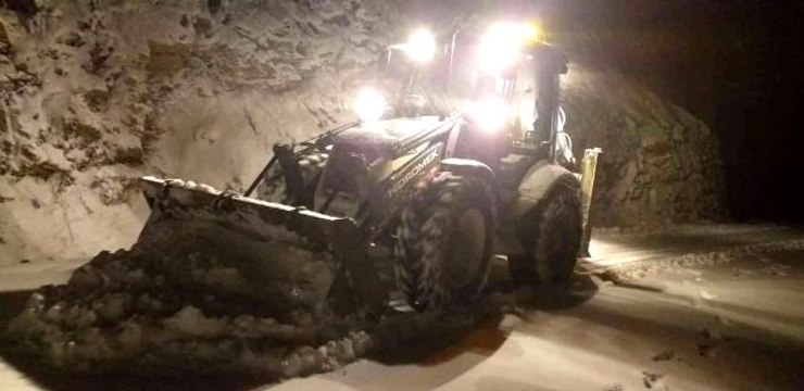 Aydın Büyükşehir Belediyesi karla mücadele çalışmalarını sürdürüyor