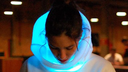 Sensoree Ger, le pull-over qui lit et transmet vos émotions en changeant de couleur