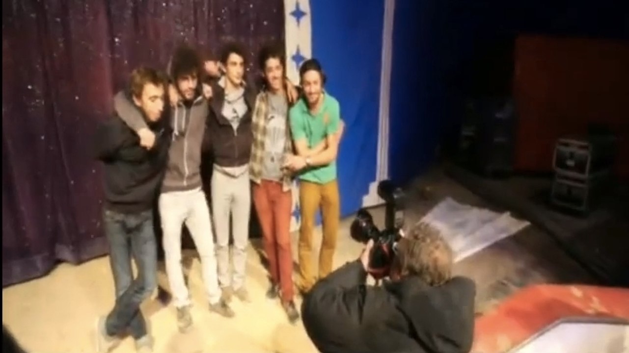 Serge le lama : les images des retrouvailles avec ses cinq ravisseurs