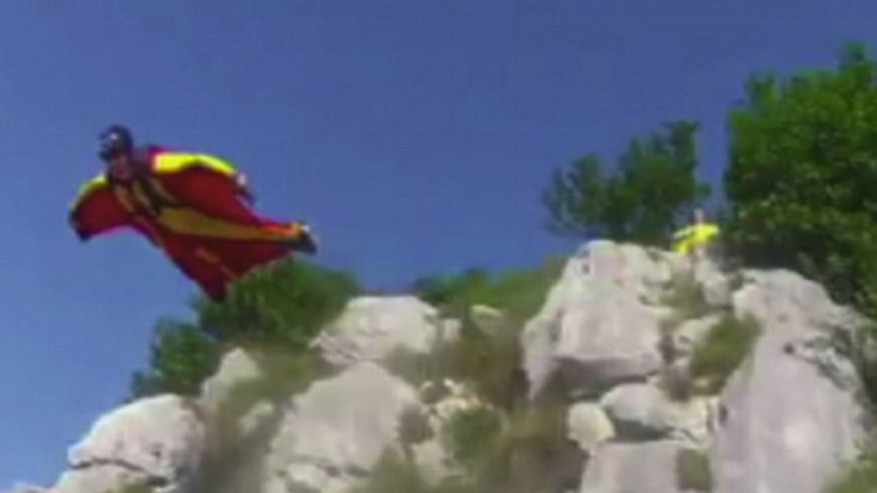 Base-Jumping : L'incroyable saut d'Oliver Furrer, un ancien militaire