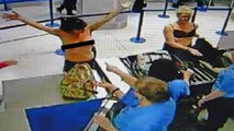 Deux femmes se mettent entièrement nues à l'aéroport de Manchester