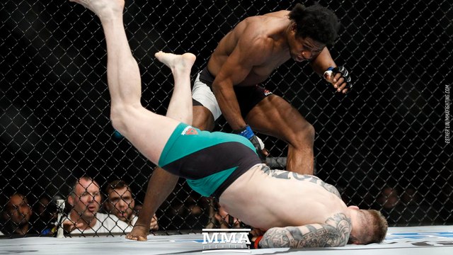 UFC Fight Night 113 : Galoe Bofando provoque le KO de la nuit contre Charlie Ward