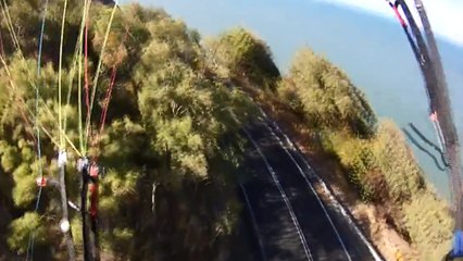 Regardez ce crash en parapente d'un français en visite en Australie