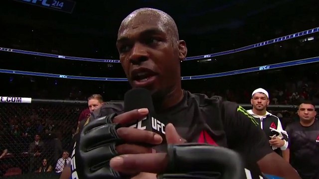 Jon Jones défie Brock Lesnar après avoir battu Daniel Cormier