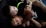 MMA : les combats violents d'orphelins font débat en Chine