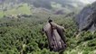 Wingsuit : Découvrez le magnifique vol de Jeb Corliss dans les Alpes suisses