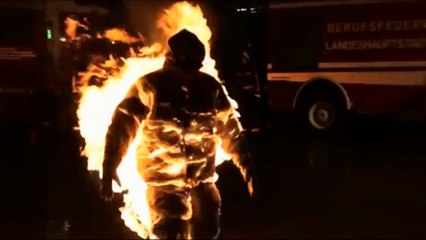 Transformé en torche humaine, Joe Tödtlingt bat un record du monde