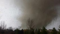 Etats-Unis : Marc Wells filme une tornade détruire sa maison