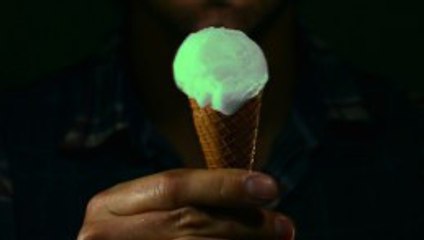 Un glacier britannique invente une glace phosphorescente