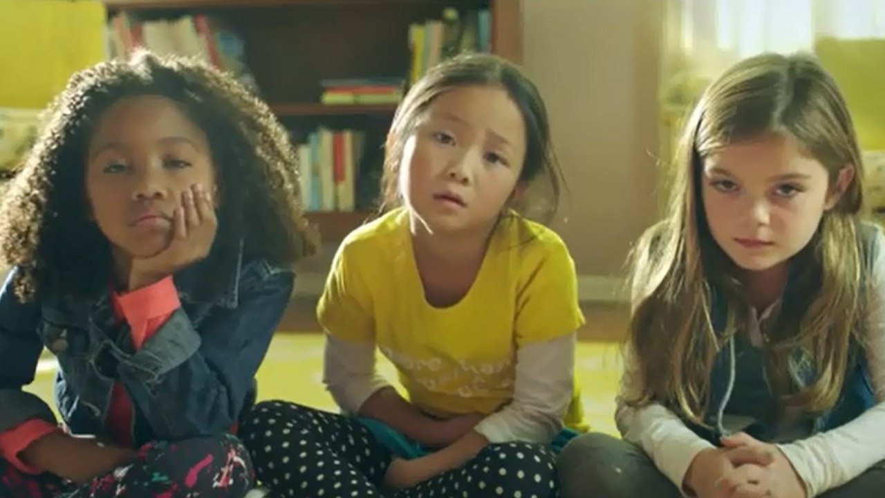 Cette publicité pour un magasin de jouets tord...