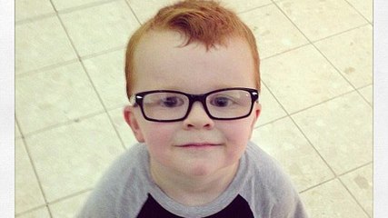 Complexé par ses lunettes, Noah Fisher fait le buzz sur Facebook