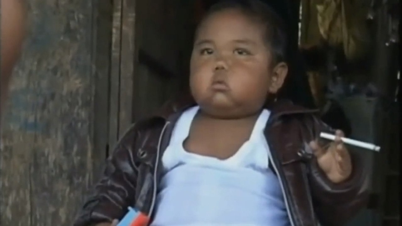 Accro à la cigarette à 2 ans, Aldi Rizal est aujourd'hui dépendant à la nourriture