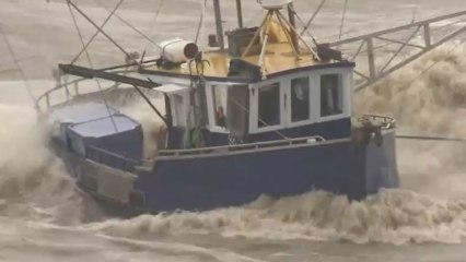 Ballotés en pleine tempête, ces bateaux de pêche vont vous donner le mal de mer