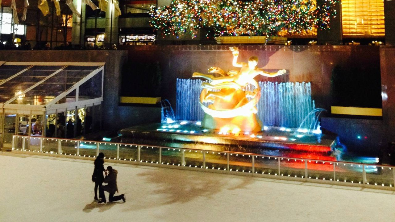 Les internautes à la recherche du mystérieux couple de patineurs du Rockefeller Center