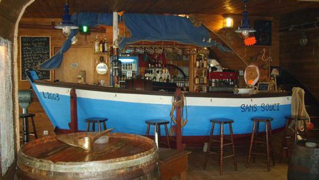 Un bar accusé de travail dissimulé pour un verre rapporté au comptoir par un client