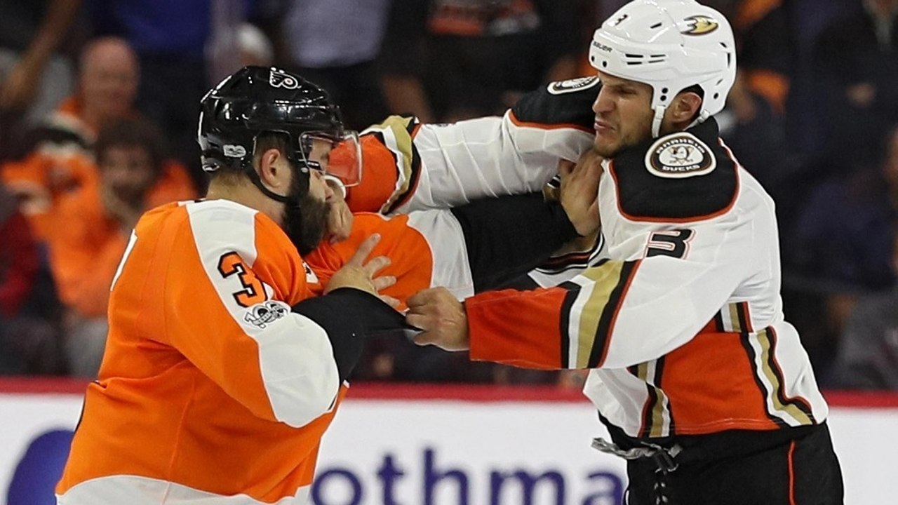 Quand une bagarre en hockey sur glace se finit par un Superman Punch