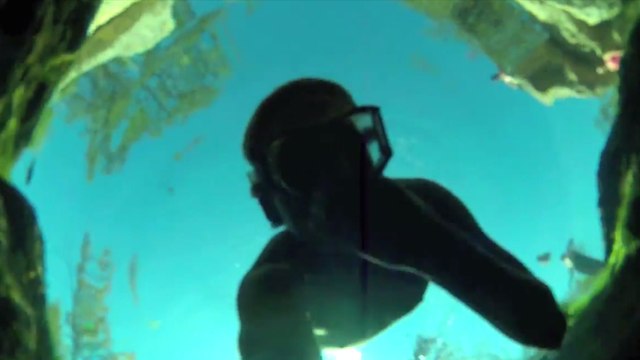 Au Texas, un puits artésien sans fond et très dangereux attire les plongeurs malgré les accidents