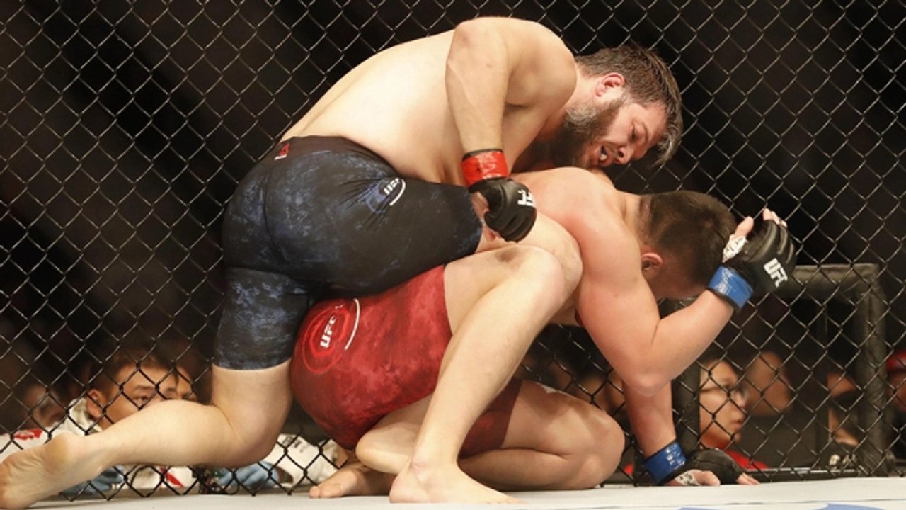 Cyril Asker renoue avec la victoire contre Hu Yaozong en s'imposant par soumission à l'UFC Shanghai pour son 4e combat