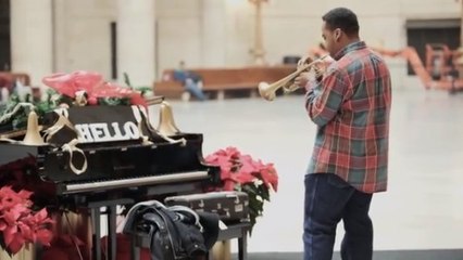 A Chicago, un piano magique surprend les voyageurs d'une gare