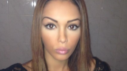 Nabilla avant/après s'être fait retirer ses implants mammaires ?