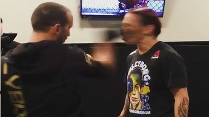 Le coach de Cris Cyborg a une manière unique de l'échauffer avant l'UFC 219