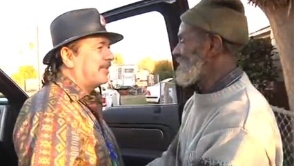 Après 40 ans, le musicien Carlos Santana retrouve son ancien batteur devenu SDF