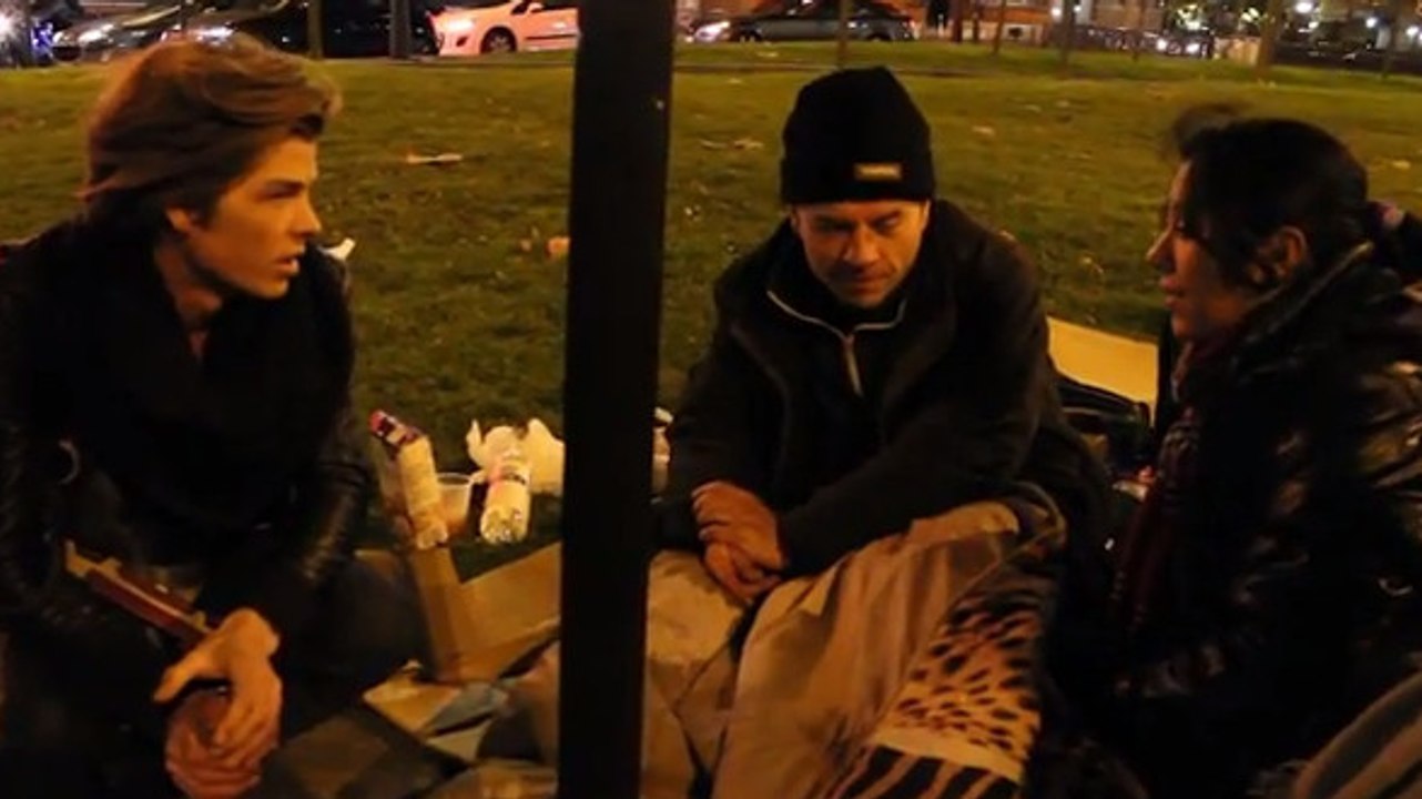 Gautier Préaux, l'ancien candidat de Secret Story 7 distribue de la soupe aux SDF pour Noël