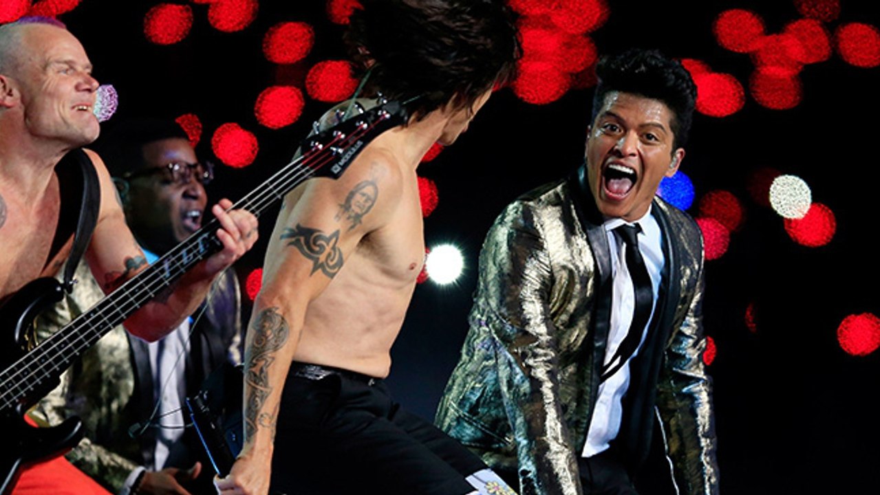 Super Bowl 2014 : les Red Hot Chili Peppers se confessent sur leur concert, ''C'était enregistré''
