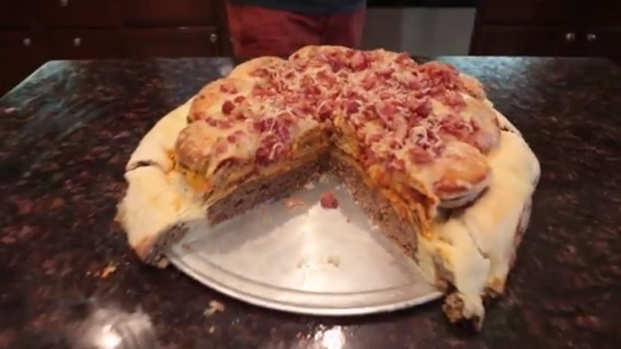 Découvrez la PizzaCheeseburger, la pizza la plus calorique du monde