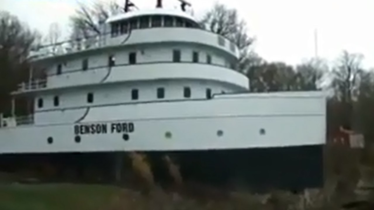 Nommé Benson Ford, ce bateau est devenu une maison de vacances