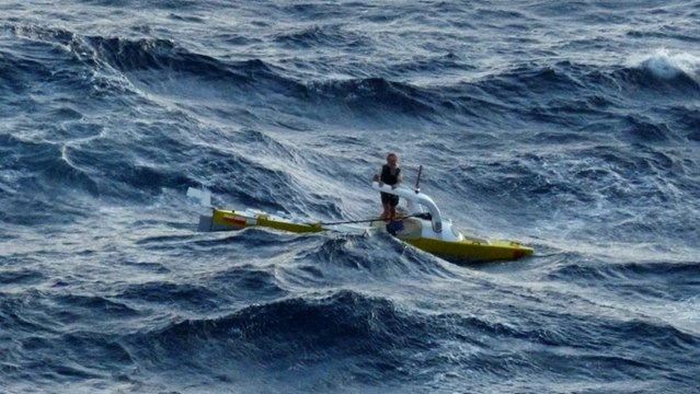 En détresse dans le Triangle des Bermudes, le kayakiste Olek Doba refuse l'aide des sauveteurs après avoir lancé un SOS