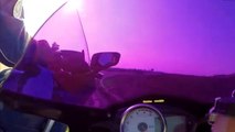 Un motard lancé à plus de 200 km/h filme son arrestation par un gendarme