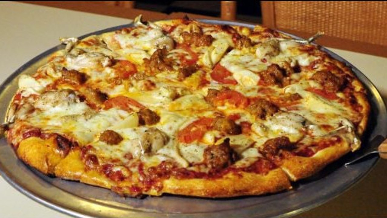 En Floride, une pizzeria propose une pizza à la viande de Python Birman
