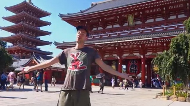 Thibaut Schweppes réalise une étonnante mise en scène pour raconter son tour du monde