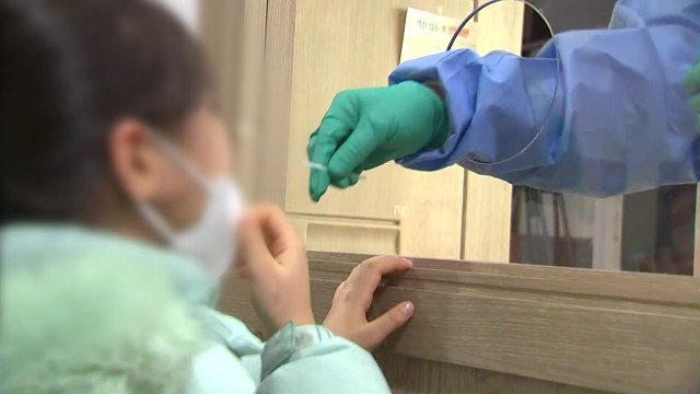 앞으로 열흘 안에 유행 정점·37만 명...의료진 신속검사로 확진 판정 / YTN