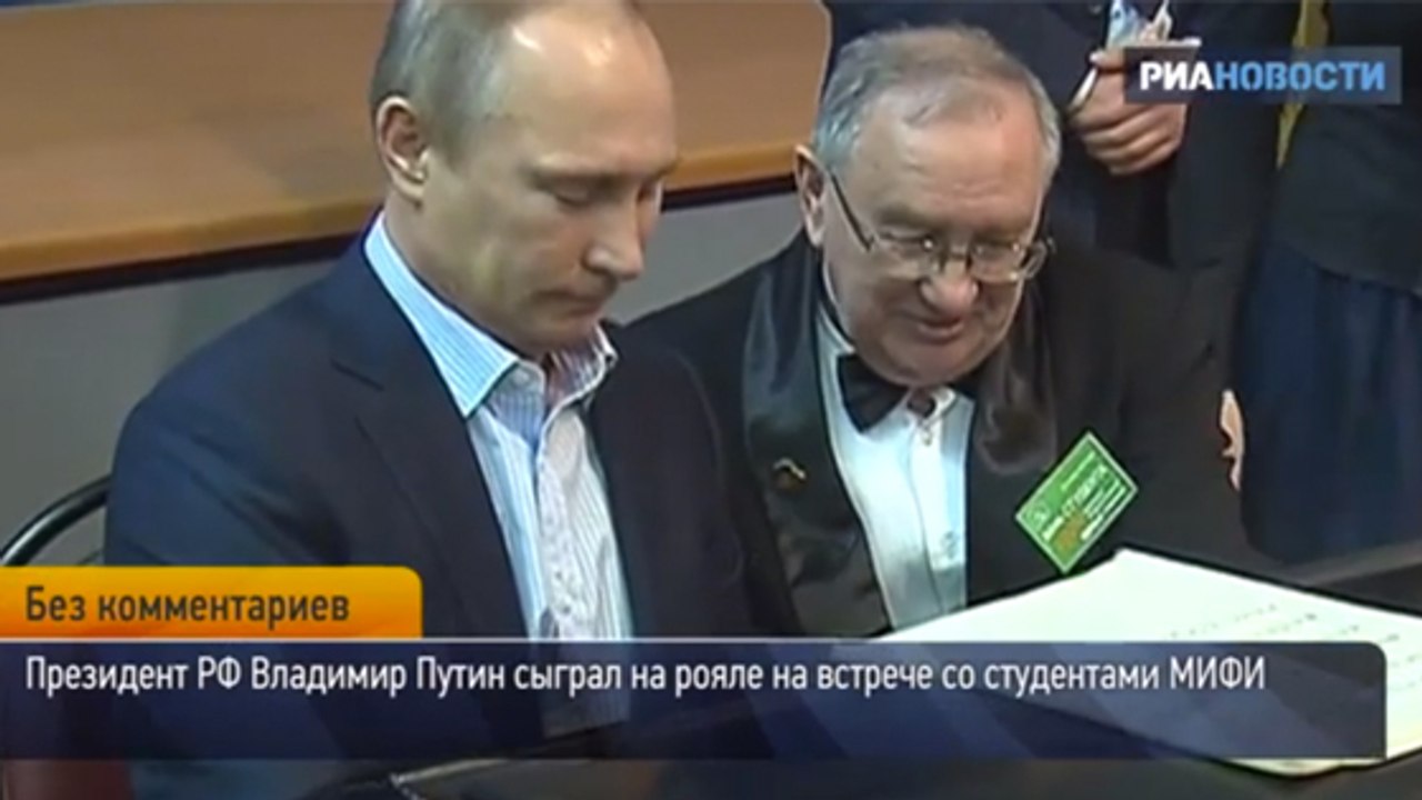 Vladimir Poutine dévoile ses talents de musicien en jouant une mélodie au piano