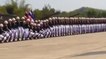 Ces militaires thaïlandais défilent à la parade façon dominos