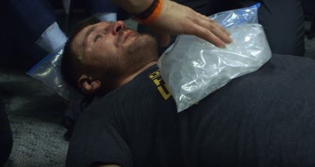 Quand Stipe Miocic imite Rocky dans les vestiaires après sa victoire contre Ngannou