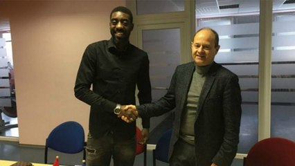 Il signe un contrat pro en se faisant passer pour un footballeur de haut niveau grâce à... Wikipédia