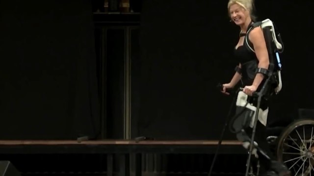 Paraplégique depuis 1992, Amanda Boxtel remarche grâce à un exosquelette réalisé par une imprimante 3D
