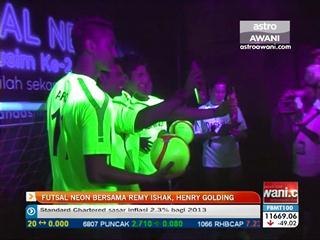 Futsal Neon bersama Remy Ishak, Henry Golding