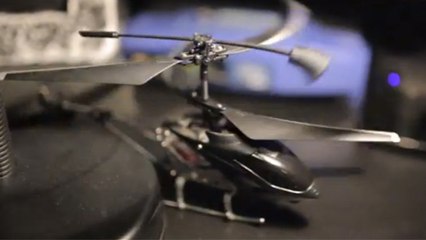 Illusion d'optique : Les pales de cet hélicoptère donnent l'impression de tourner au ralenti mais...