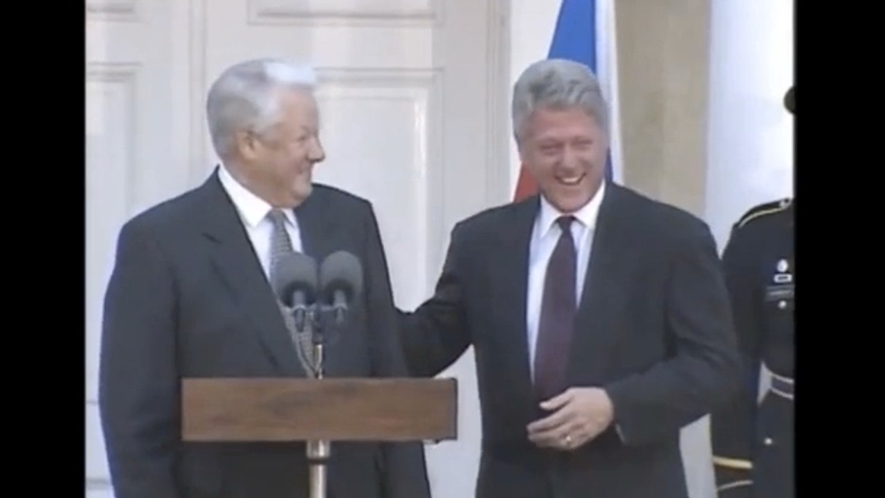 Découvrez le fou rire mythique de Bill Clinton et Boris Eltsine